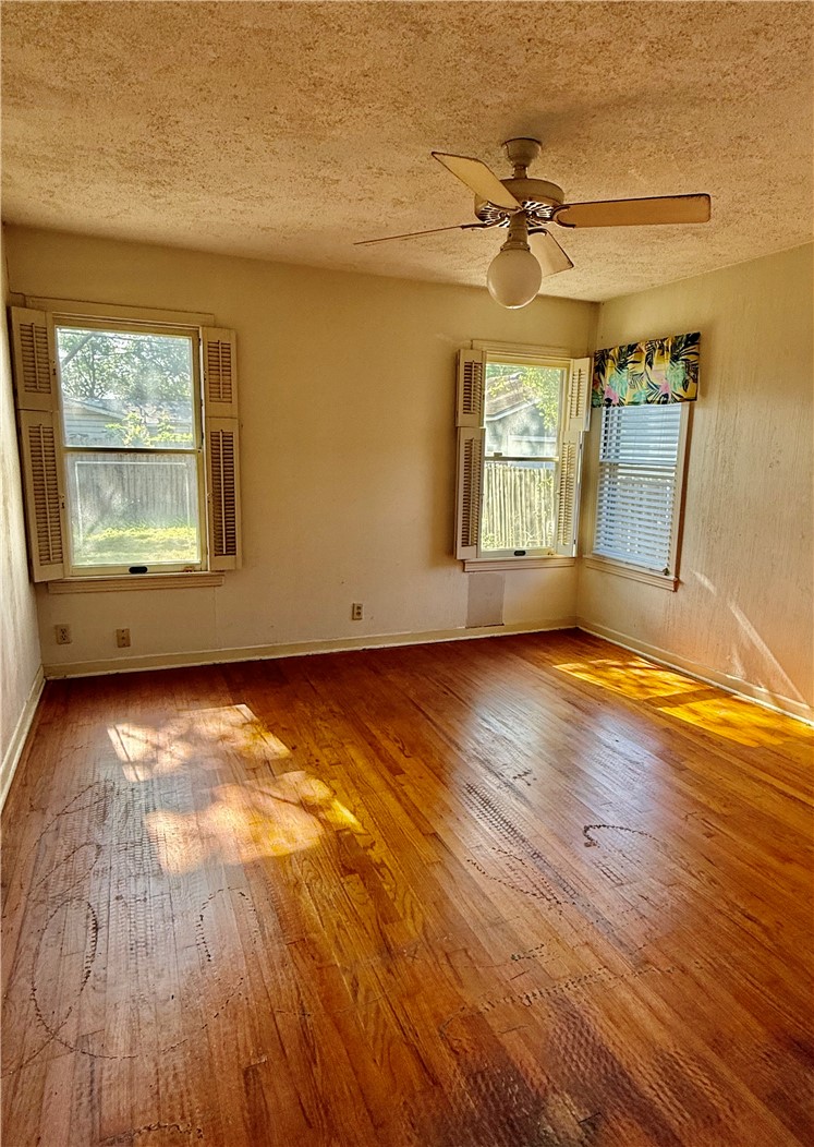 4010 Lowman Street Corpus Christi, TX 78411 - Photo 6 of 33 PRIMARY BEDROOM