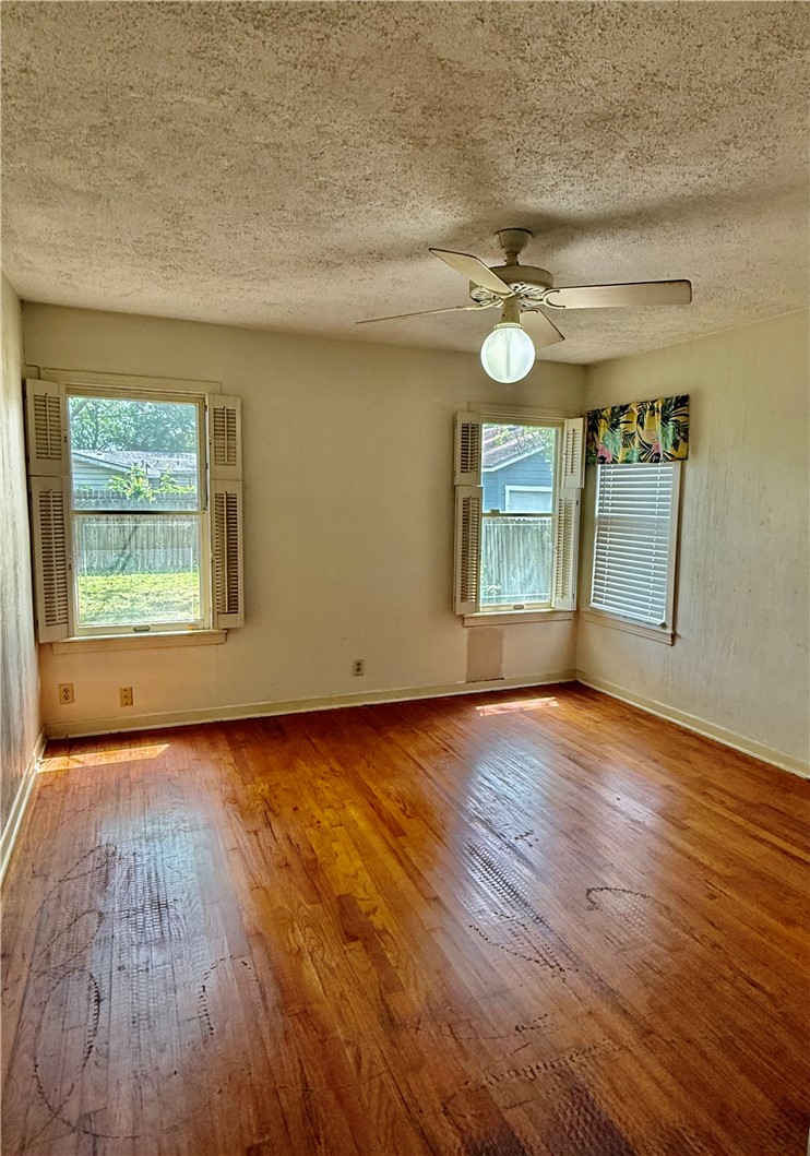 4010 Lowman Street Corpus Christi, TX 78411 - Photo 7 of 33 PRIMARY BEDROOM