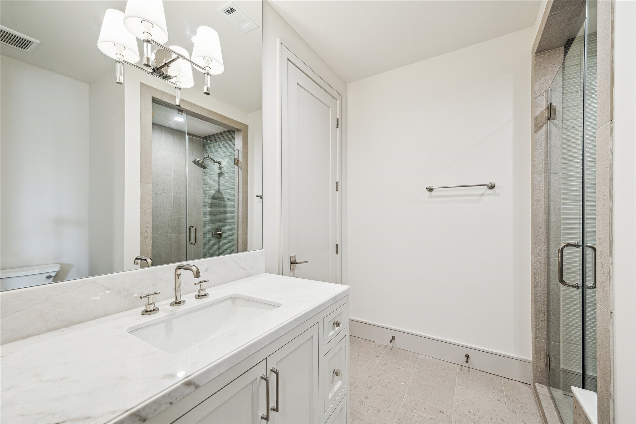 1215 West Pierce Street Houston, TX 77019 - Photo 25 of 37
Each secondary, en-suite bathroom features custom-built cabinetry, marble counters, Brizo Litze polished nickel fixtures, and a unique tile design.