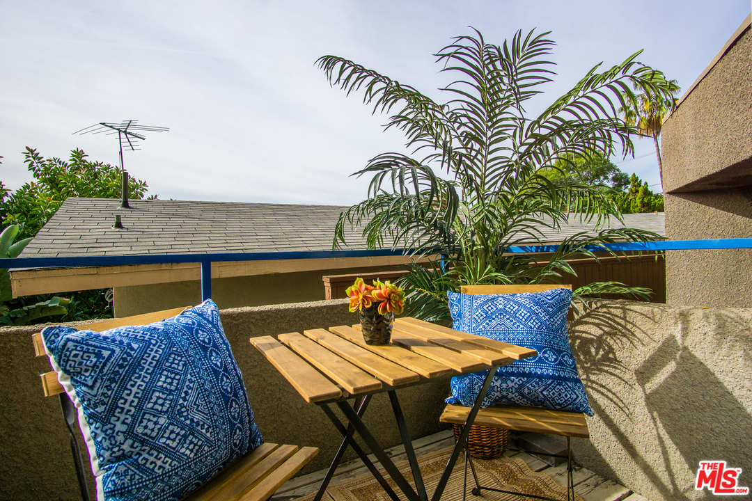 1085 West Kensington Road Los Angeles, CA 90026 - Photo 7 of 23 a view of a chairs and table in patio