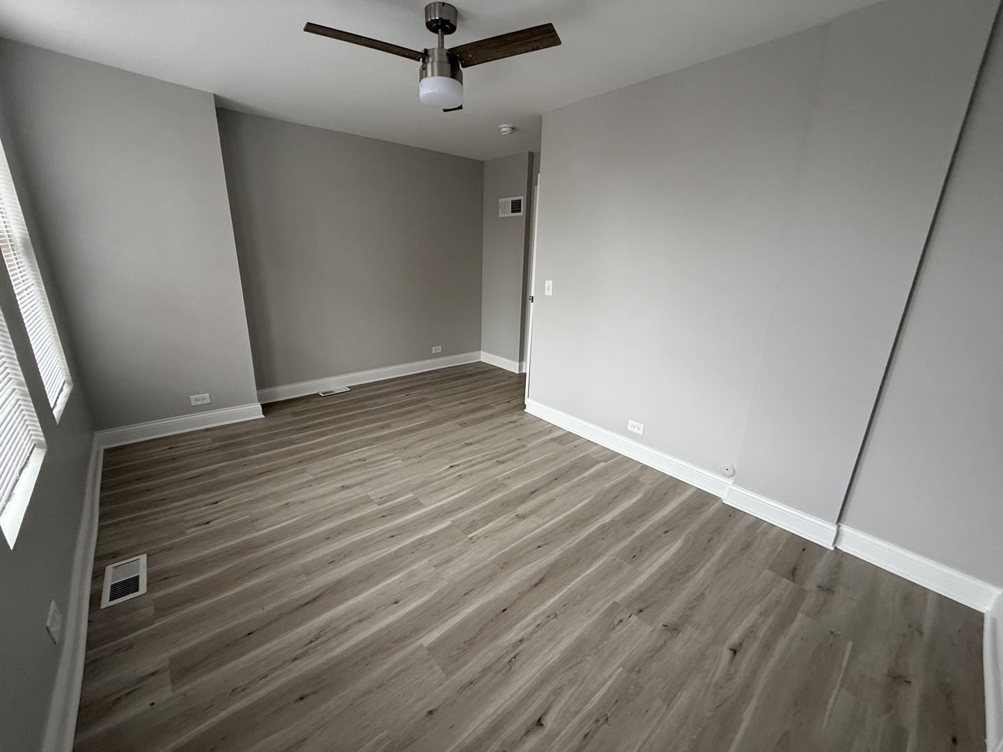 744 West Gordon Terrace, Unit 306 Chicago, IL 60613 - Photo 10 of 13 an empty room with wooden floor and windows