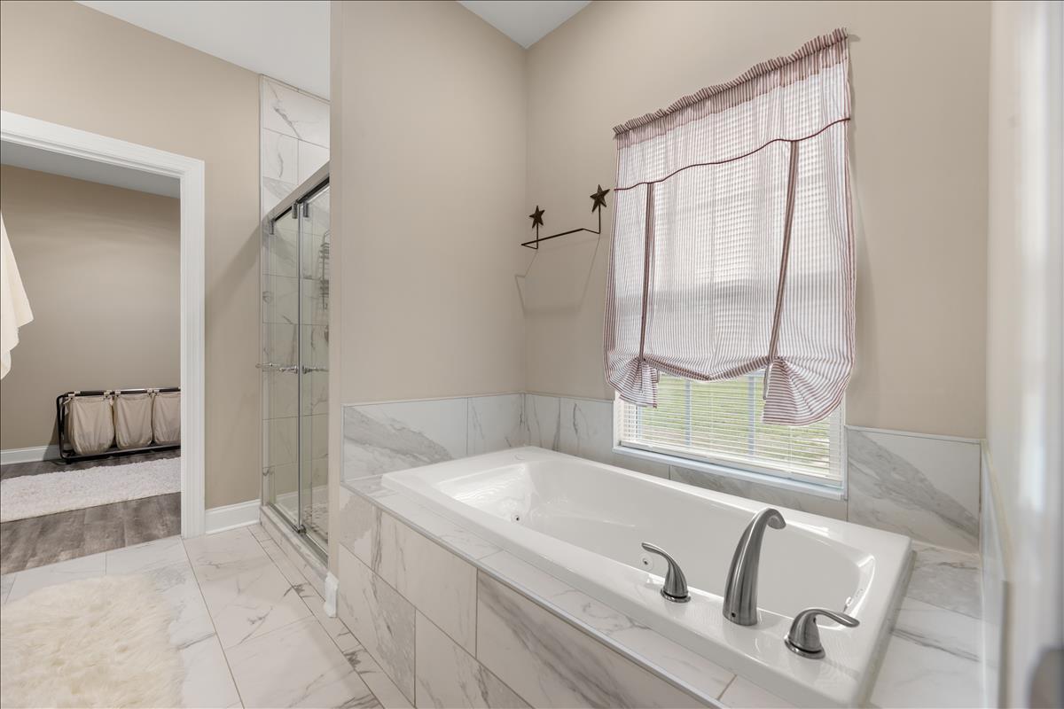 206 New Iris Lane Ridgeville, SC 29472 - Photo 25 of 31 206 New Iris Lane master ba tub and show