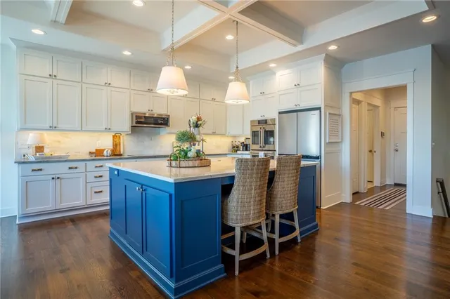 $1,999,000 | 1038 Lake Viking Terrace, Altamont, MO 64620