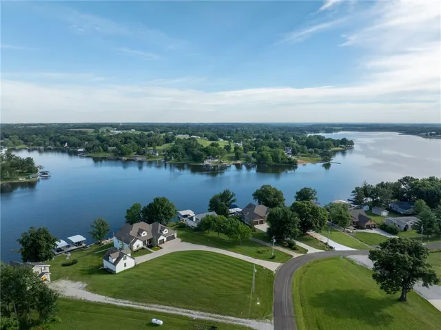 $1,999,000 | 1038 Lake Viking Terrace, Altamont, MO 64620