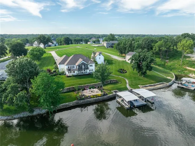 $1,999,000 | 1038 Lake Viking Terrace, Altamont, MO 64620