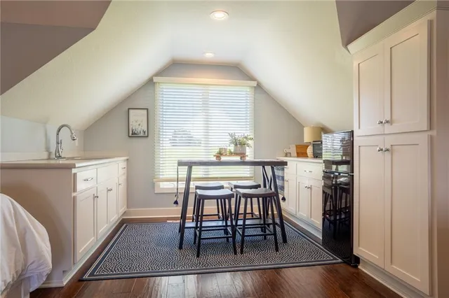 $1,999,000 | 1038 Lake Viking Terrace, Altamont, MO 64620