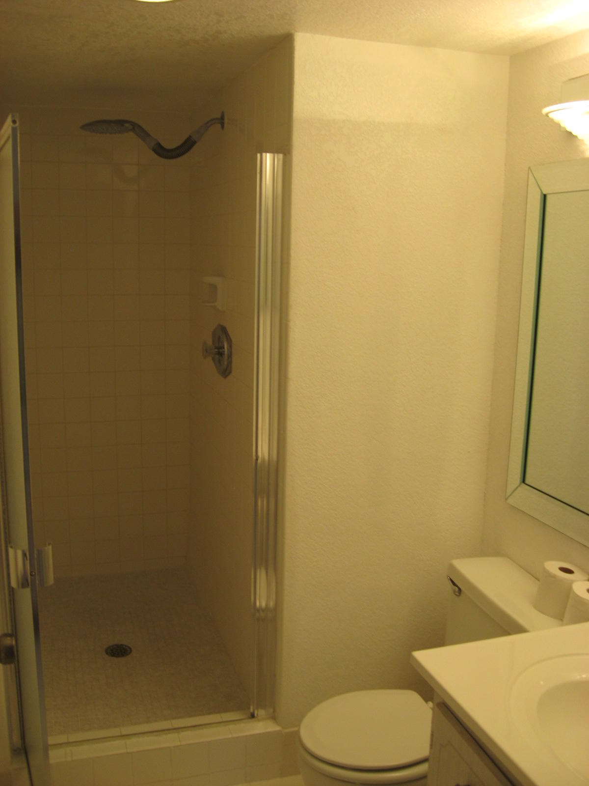 9233 Southwest 8th Street, Unit 402 Boca Raton, FL 33428 - Photo 21 of 35 32 9233-402 Guest Bath