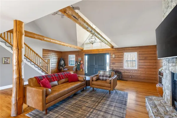 $850,000 | 611 Winnebago Drive, Lake Winnebago, MO 64034