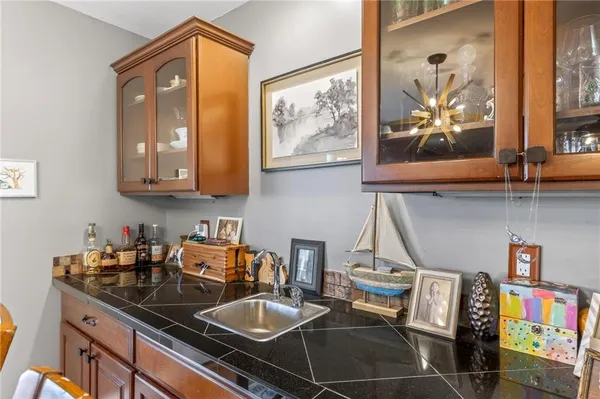 $850,000 | 611 Winnebago Drive, Lake Winnebago, MO 64034