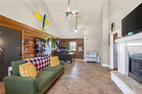 $850,000 | 611 Winnebago Drive, Lake Winnebago, MO 64034