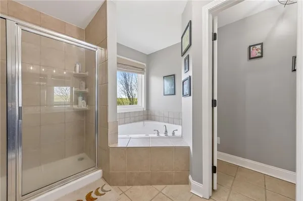 $850,000 | 611 Winnebago Drive, Lake Winnebago, MO 64034