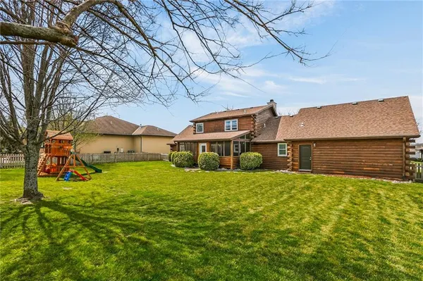$850,000 | 611 Winnebago Drive, Lake Winnebago, MO 64034