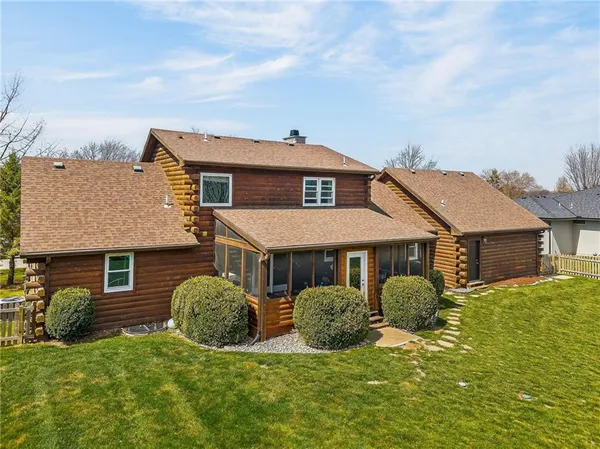 $850,000 | 611 Winnebago Drive, Lake Winnebago, MO 64034