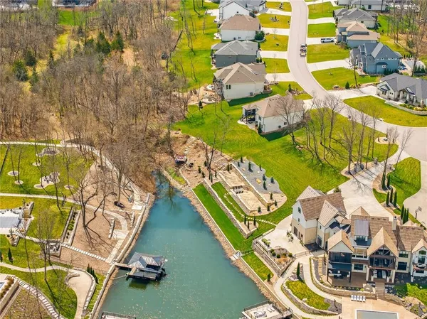 $850,000 | 611 Winnebago Drive, Lake Winnebago, MO 64034