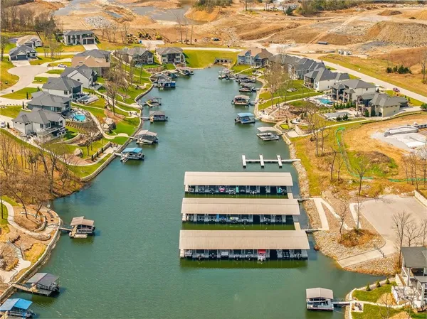 $850,000 | 611 Winnebago Drive, Lake Winnebago, MO 64034