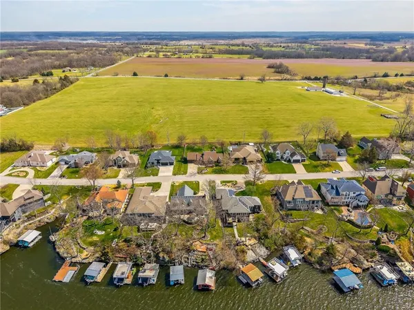 $850,000 | 611 Winnebago Drive, Lake Winnebago, MO 64034
