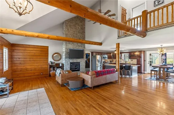 $850,000 | 611 Winnebago Drive, Lake Winnebago, MO 64034