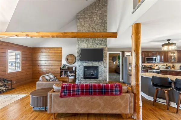 $850,000 | 611 Winnebago Drive, Lake Winnebago, MO 64034