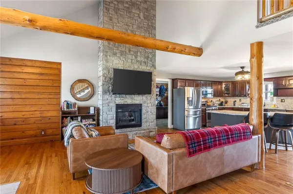 $850,000 | 611 Winnebago Drive, Lake Winnebago, MO 64034