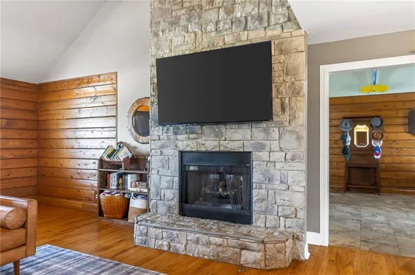 $850,000 | 611 Winnebago Drive, Lake Winnebago, MO 64034