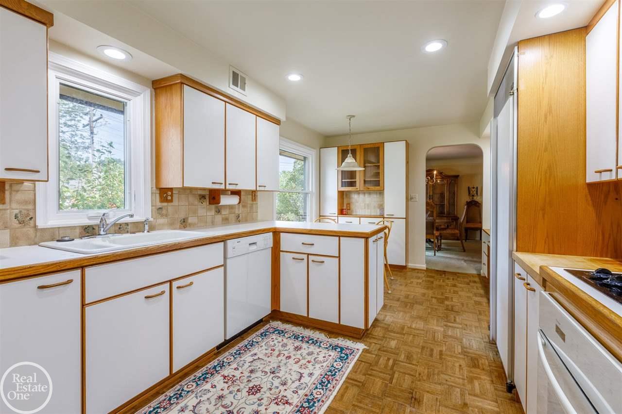 1720 Vernier Road Grosse Pointe, MI 48236 - Photo 17 of 35 50055356-16.JPG