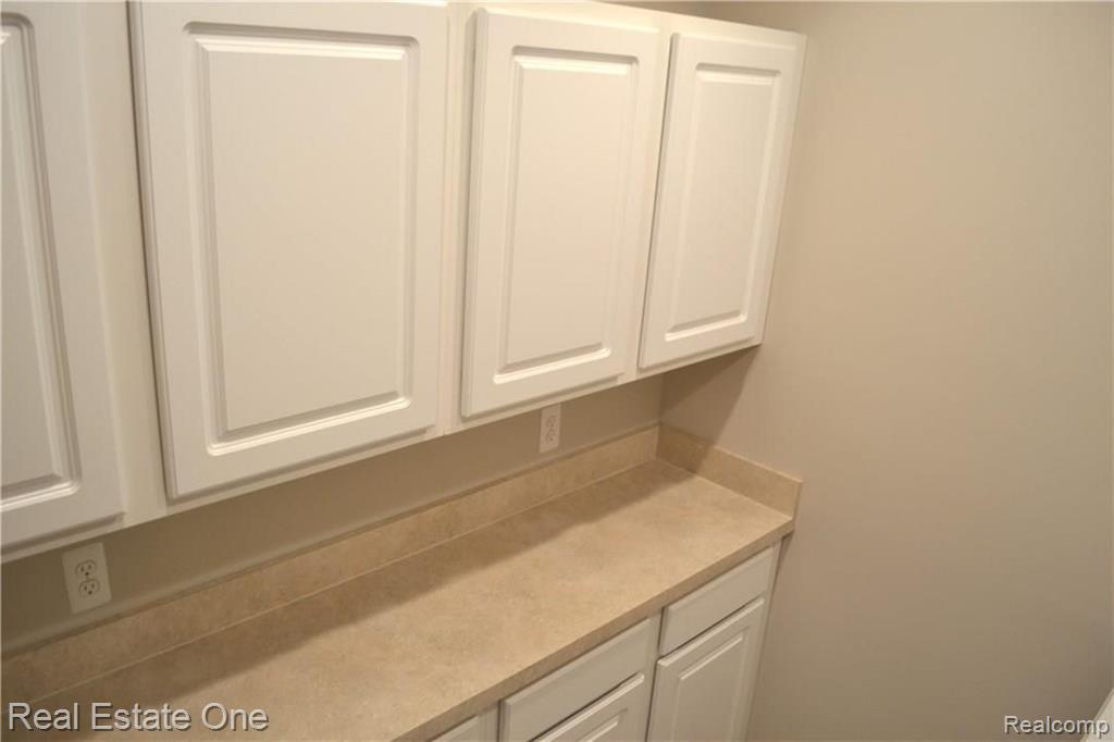 30992 Country Ridge Circle Farmington Hills, MI 48331 - Photo 23 of 40