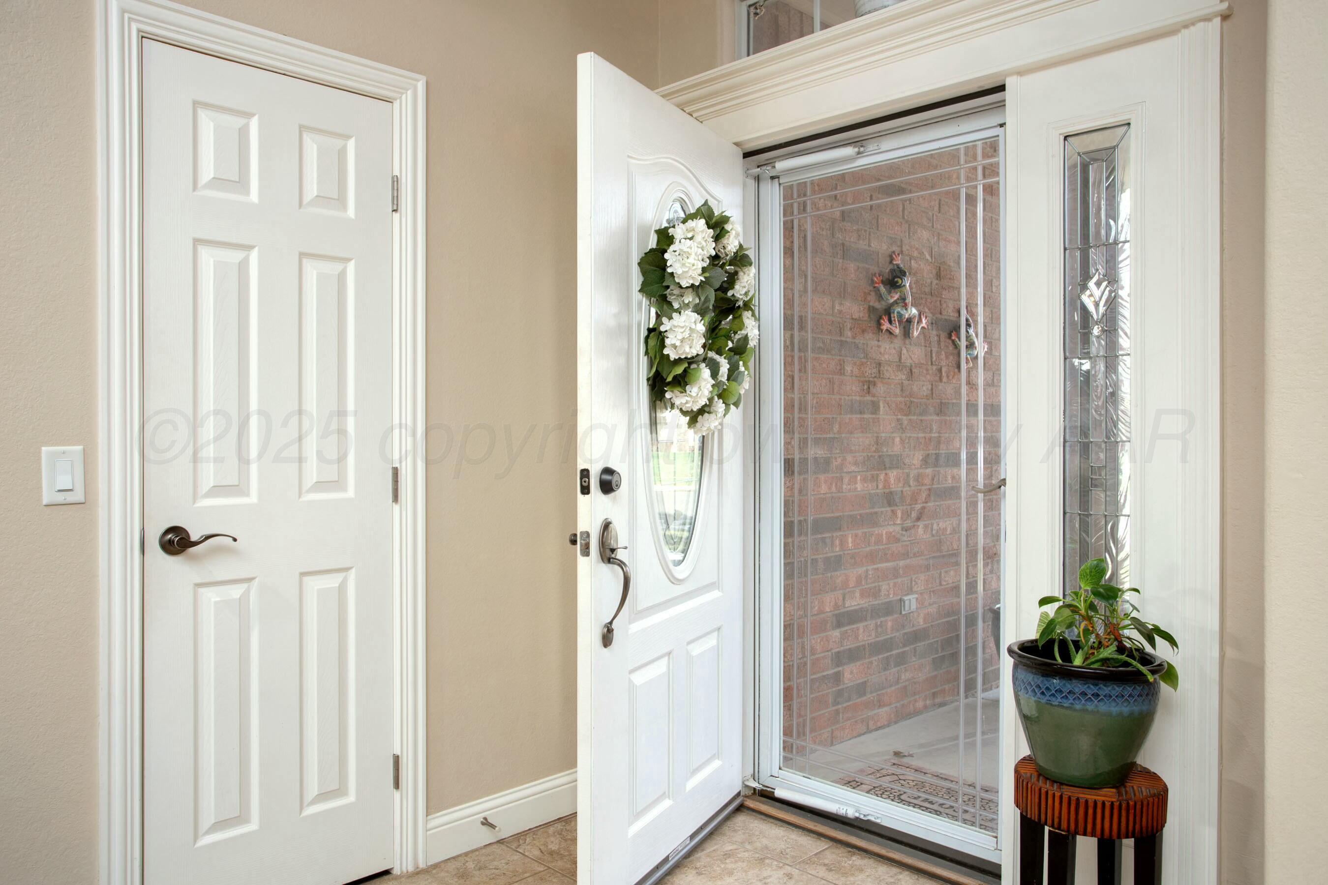 8103 El Paso Drive Amarillo, TX 79118 - Photo 3 of 40 a bathroom with a shower