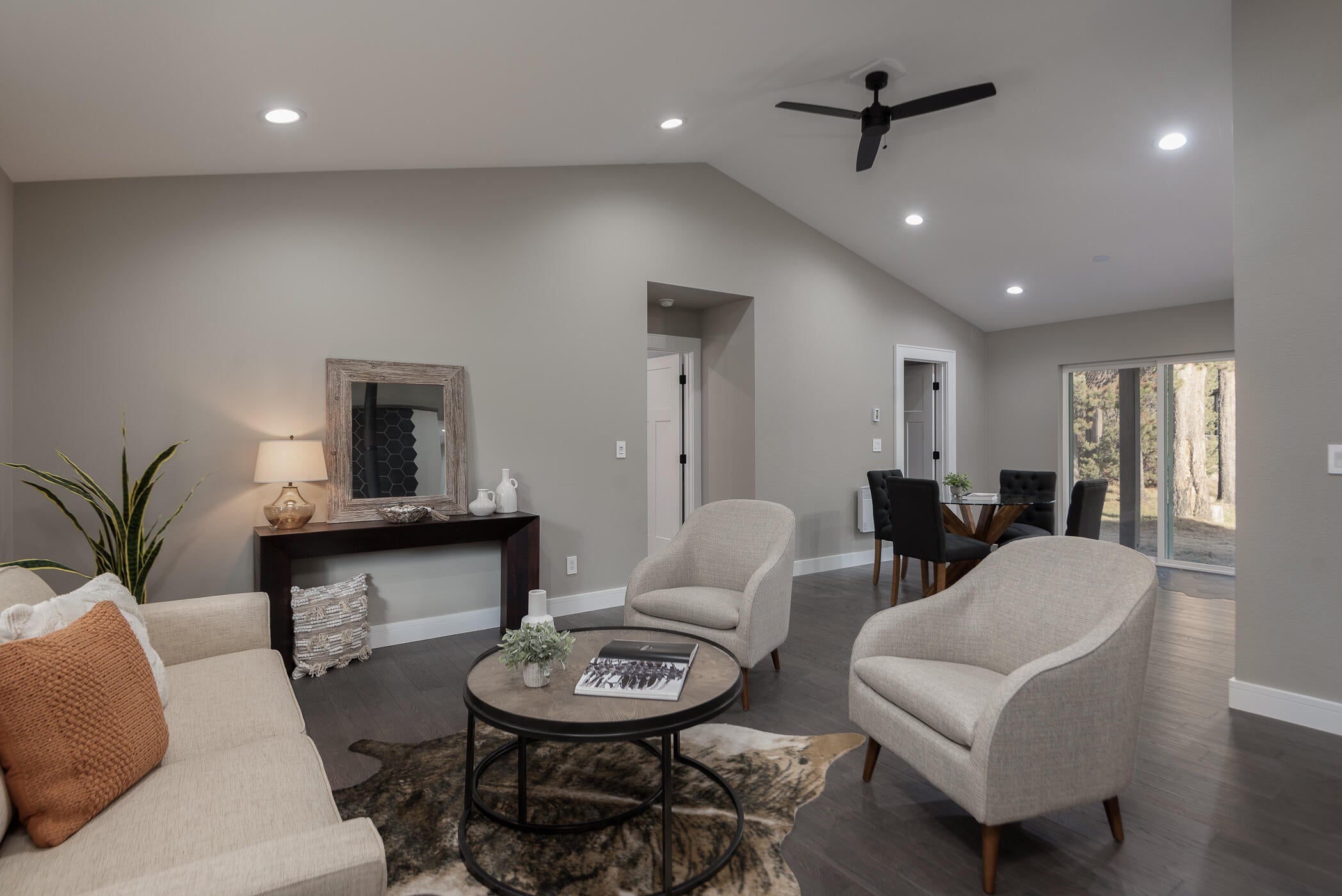17032 Merced Road Bend, OR 97707 - Photo 6 of 36 06Great Room