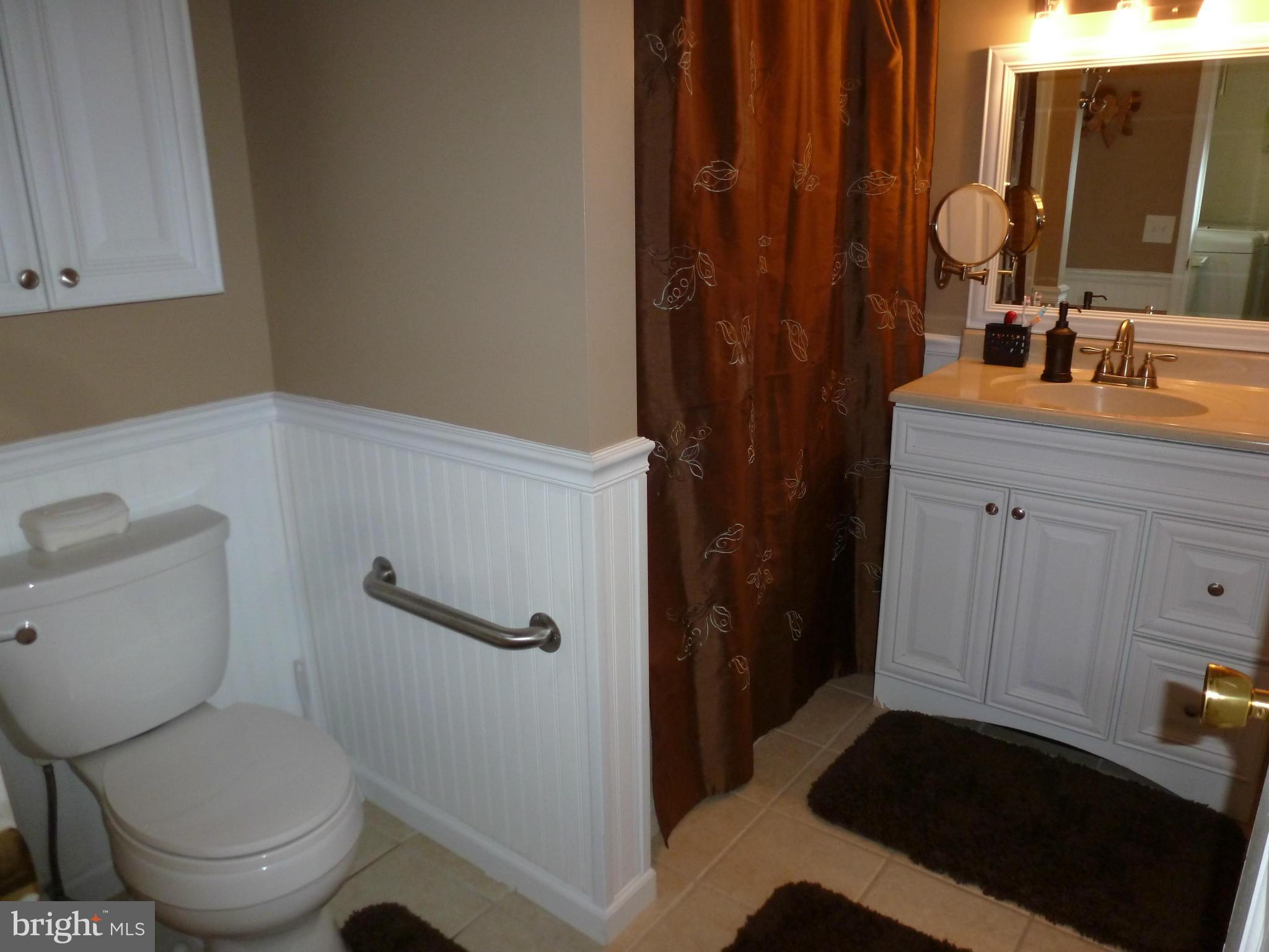 398 Riverside Drive Pasadena, MD 21122 - Photo 15 of 30 Bathroom full 1