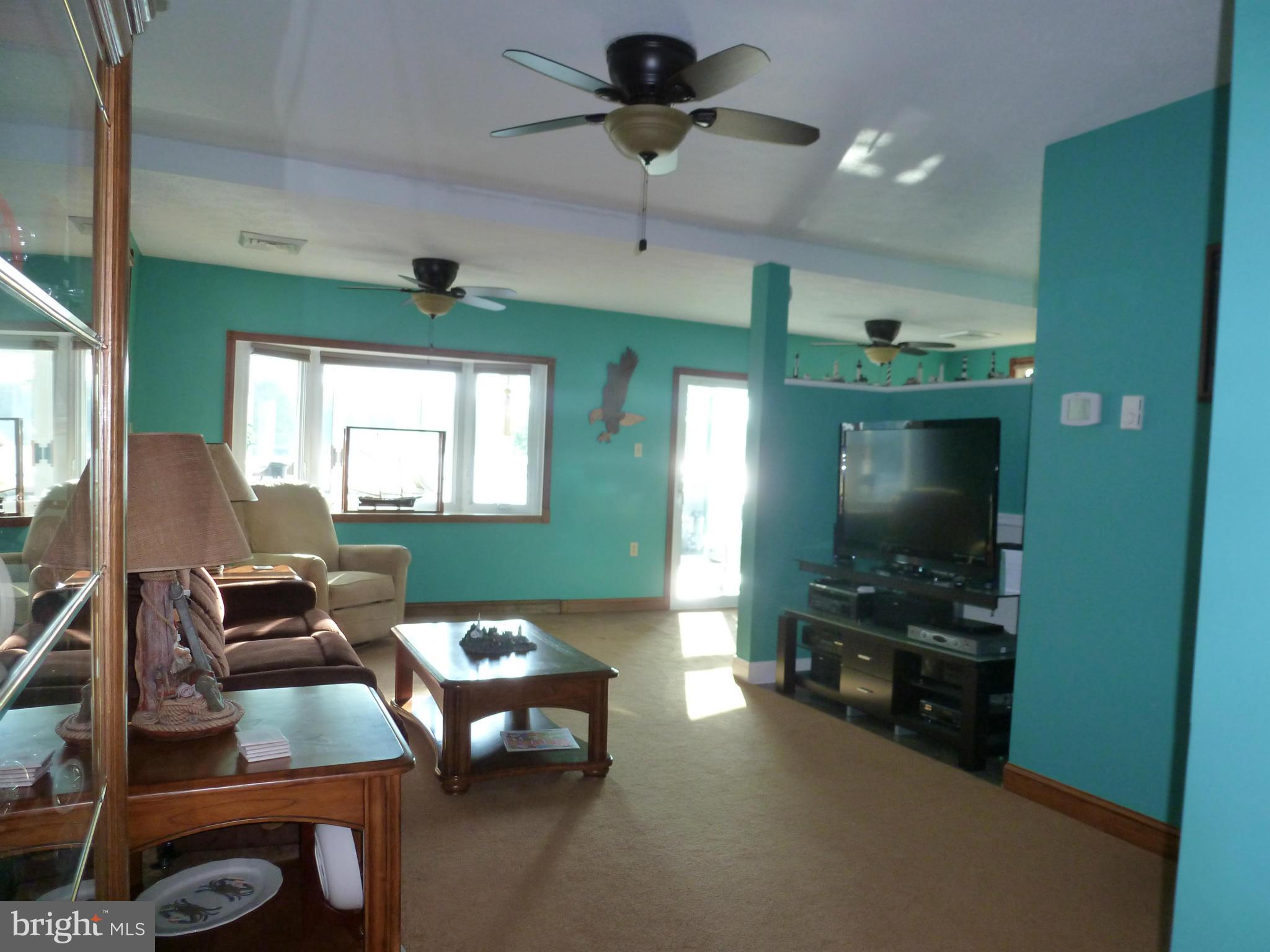 398 Riverside Drive Pasadena, MD 21122 - Photo 10 of 30 Living Room