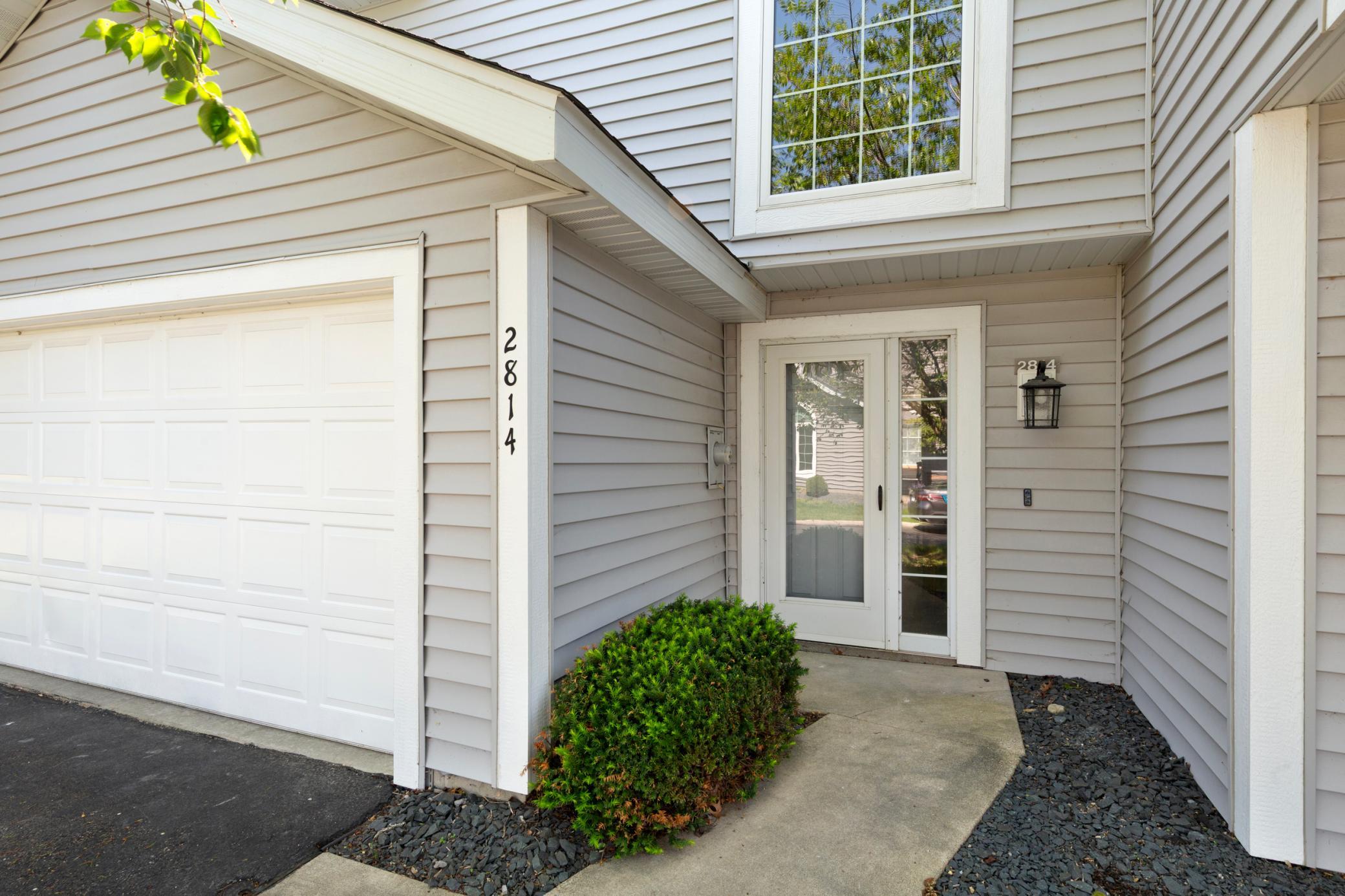 2814 Riverwood Lane Northwest Rochester, MN 55901 - Photo 2 of 35