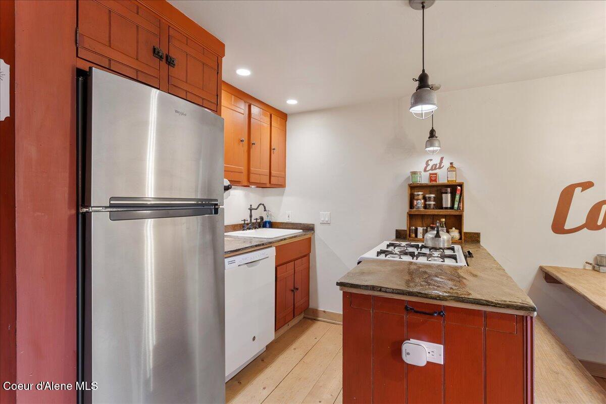 197 Mogul Hill Road, Unit 6 Sandpoint, ID 83864 - Photo 13 of 31 Kitchen
