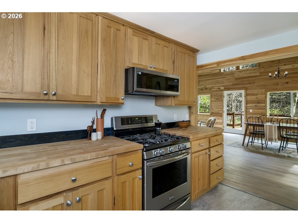 121 Pacific Road Stevenson, WA 98648 - Photo 13 of 41