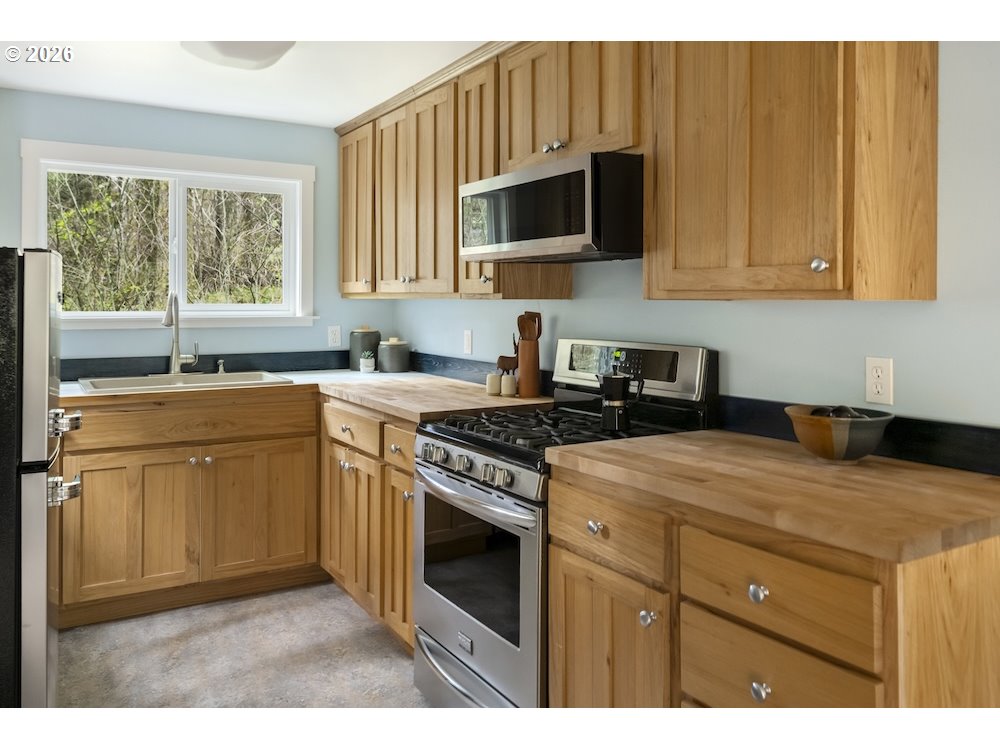 121 Pacific Road Stevenson, WA 98648 - Photo 16 of 41