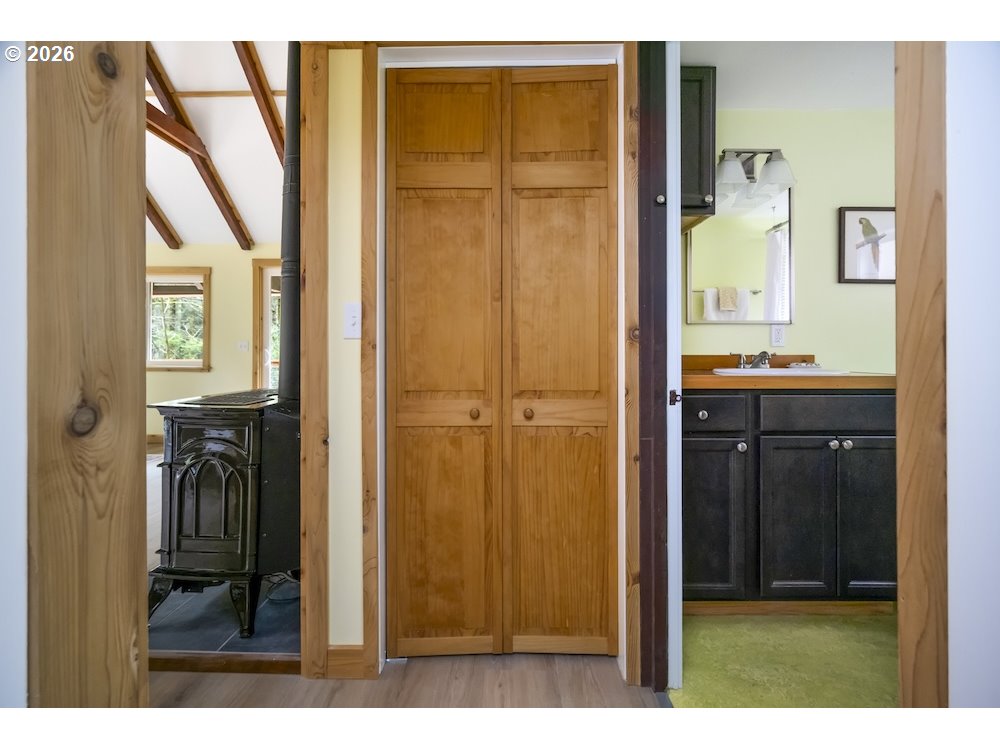 121 Pacific Road Stevenson, WA 98648 - Photo 17 of 41