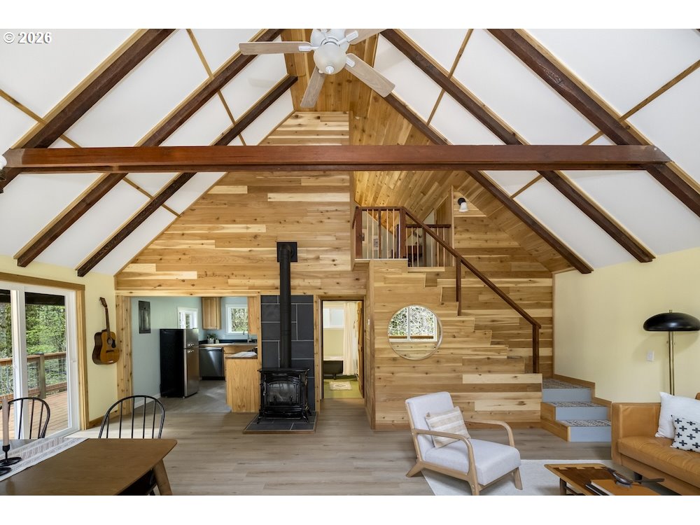 121 Pacific Road Stevenson, WA 98648 - Photo 4 of 41