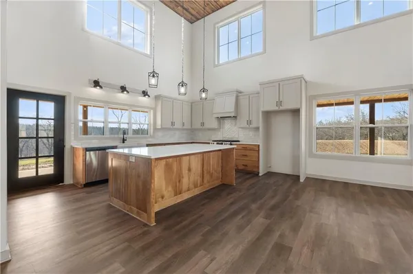 $975,000 | 829 Northwest 1001st Road, Odessa, MO 64076