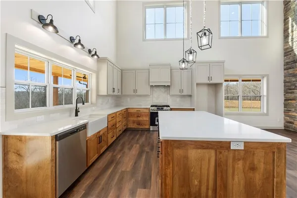 $975,000 | 829 Northwest 1001st Road, Odessa, MO 64076