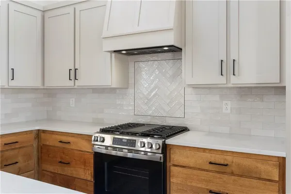 $975,000 | 829 Northwest 1001st Road, Odessa, MO 64076