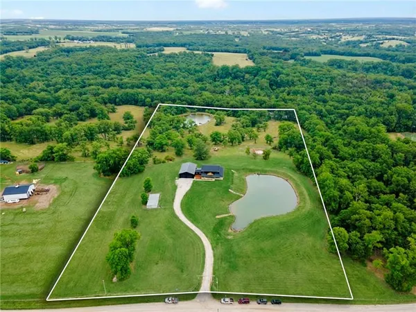 $975,000 | 829 Northwest 1001st Road, Odessa, MO 64076