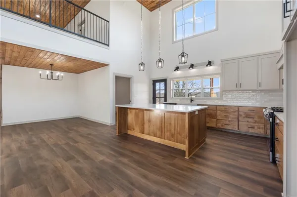 $975,000 | 829 Northwest 1001st Road, Odessa, MO 64076