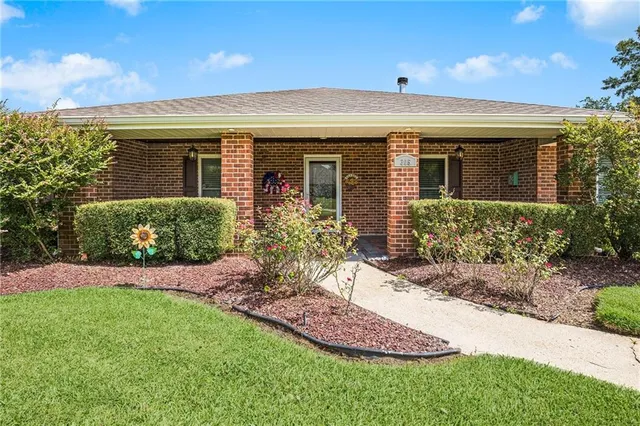 $329,000 | 305 Devon Road, Laplace, LA 70068