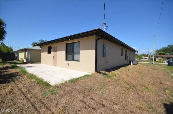 $2,600 | 2132 Barker Boulevard, Fort Myers, FL 33916