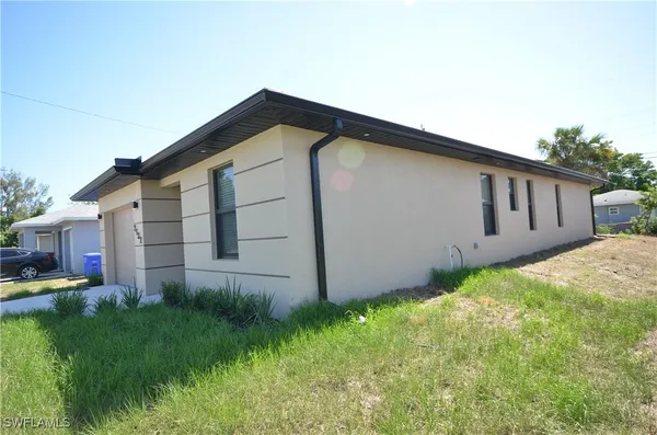 $2,600 | 2132 Barker Boulevard, Fort Myers, FL 33916