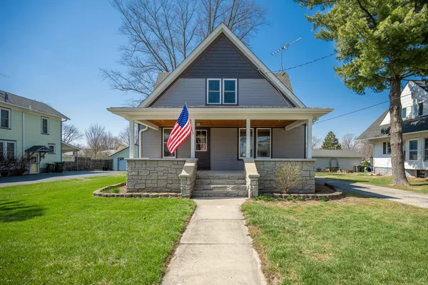 $389,900 | 903 South Main Street, Yorkville, IL 60560