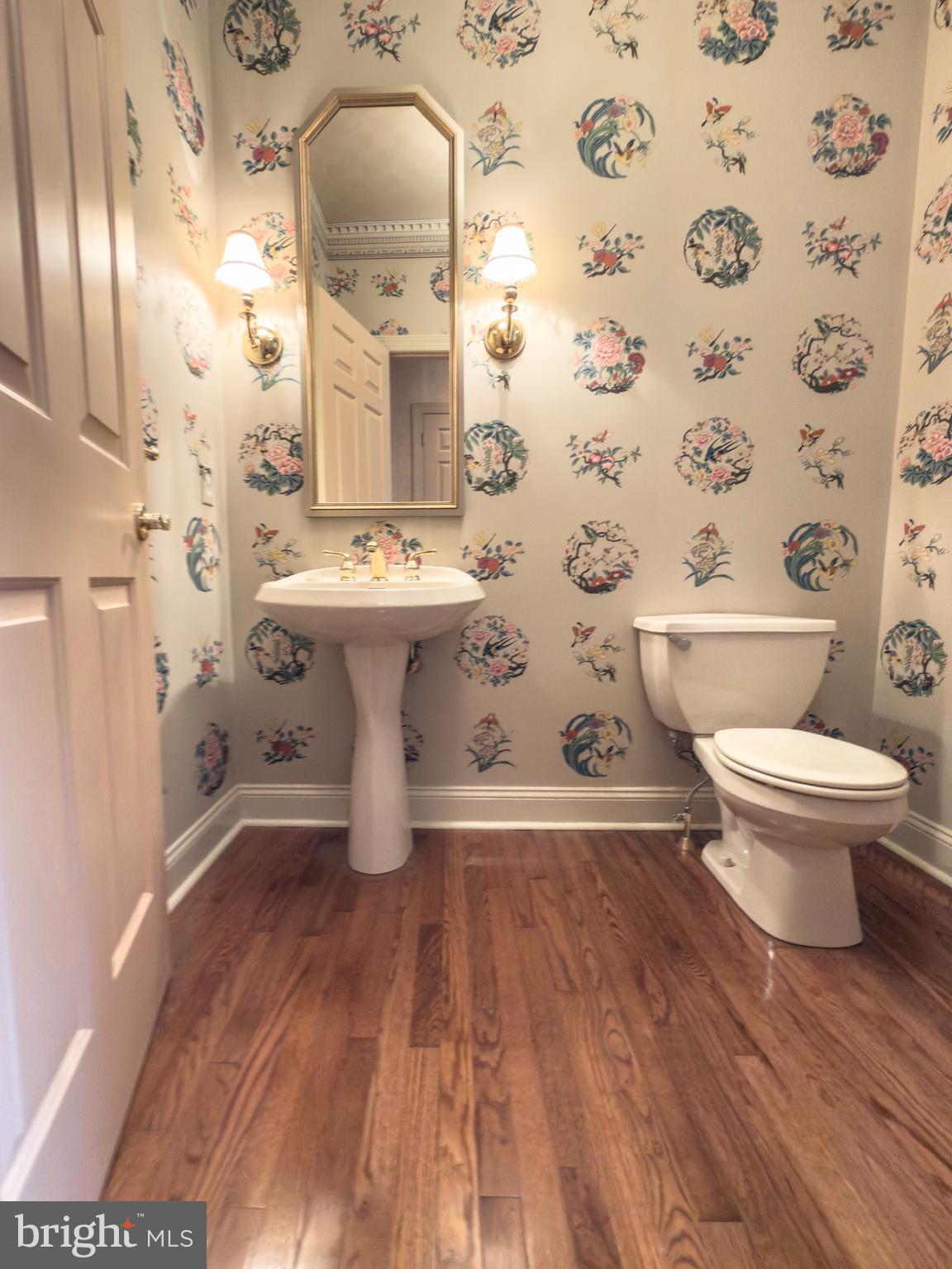 12 Chalous Lane Villanova, PA 19085 - Photo 10 of 39 a bathroom with a sink and mirror