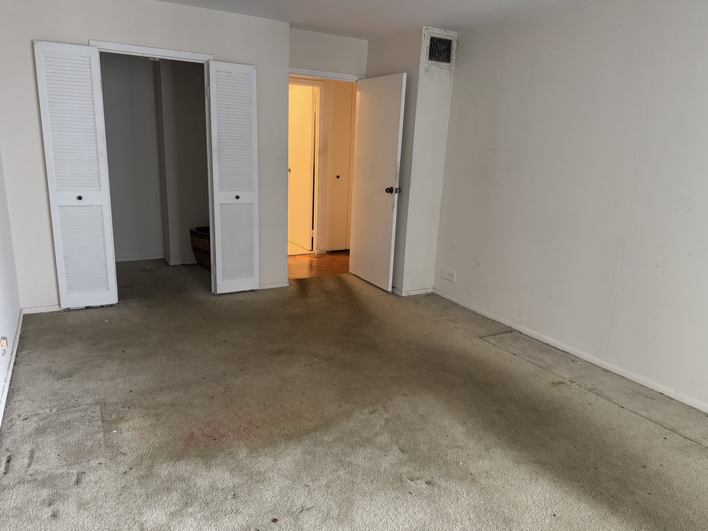 6007 North Sheridan Road, Unit 20H Chicago, IL 60660 - Photo 9 of 13 a view of empty room