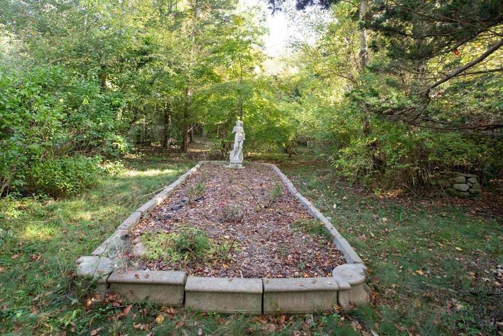 17 Quail Trail Westport, MA 02790 - Photo 39 of 40 a view of a backyard