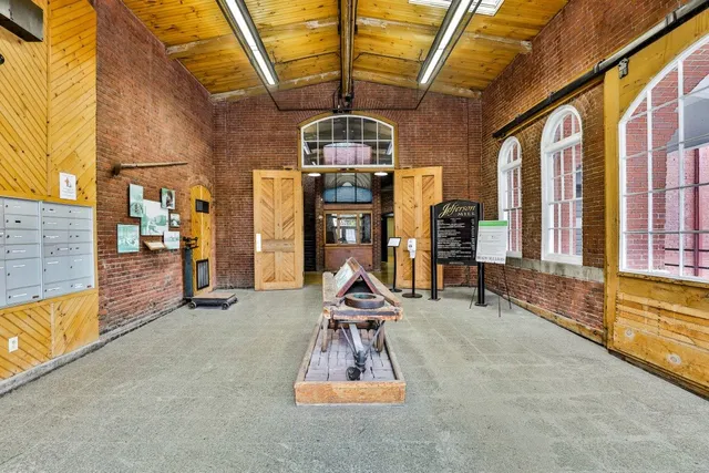 $2,455 | 670 North Commercial Street, Unit 2, Manchester, NH 03101