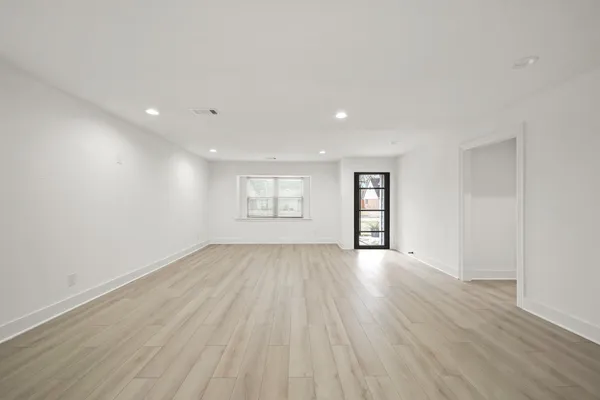 $3,800 | 6010 Rutherglenn Drive, Houston, TX 77096